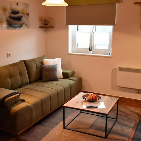 Wein & Wohnen Matzl - Apartman Fölöstöm